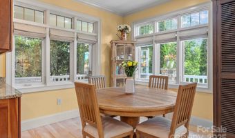 11 Hearthstone Dr, Asheville, NC 28803