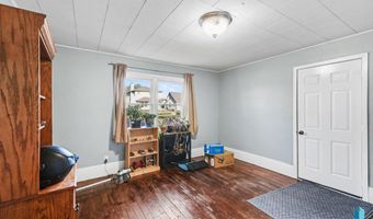 208 S 3rd St, Beresford, SD 57004