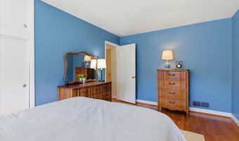 4703 EXETER St, Annandale, VA 22003