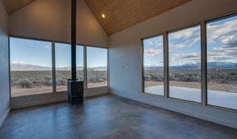 8 Quonset Way, Carson, NM 87517