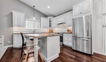 514 Great Hill Dr, Ballwin, MO 63021
