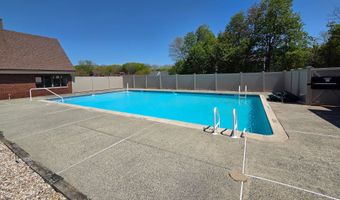 64 Montoya Dr 64, Branford, CT 06405