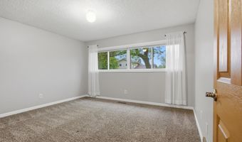 626 Willow Dr, Aberdeen, SD 57401