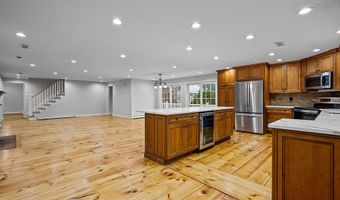 853 Oxford St S, Auburn, MA 01501