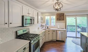 675 Village Green Blvd E, Adams Twp., PA 16046