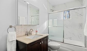 904 SE 4th St, Bentonville, AR 72712