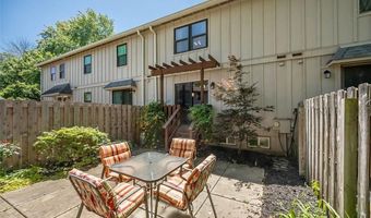2370 Hidden Meadow Ln, Ballwin, MO 63021
