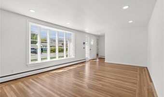 101 Bateman Ave, Cranston, RI 02920