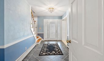 1909 N NICHOLAS St, Appleton, WI 54914