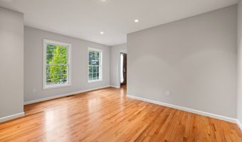 40 Nathan Hale Ct, Cheshire, CT 06410