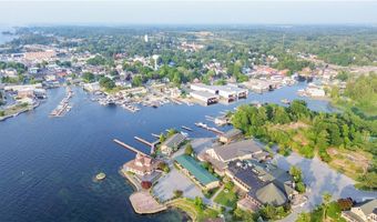17 Crossmon St, Alexandria Bay, NY 13607