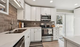 712 Garnet Dr, Ames, IA 50010