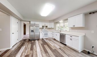 2425 Foxway Dr, Ann Arbor, MI 48105