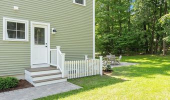 42 Hillside Ave, Bedford, MA 01730