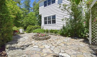 140 Library Ln, Banner Elk, NC 28604