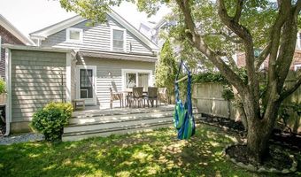 45 Holland St, Newport, RI 02840