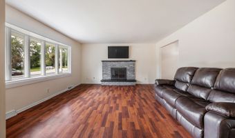 517 S Hubbard St, Algonquin, IL 60102