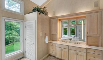 436 Shadowridge Ct, Ballwin, MO 63011