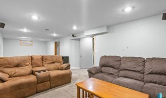 306 E Maple St, Beresford, SD 57004