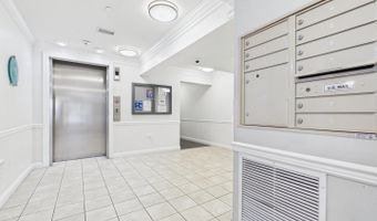 2101 N MONROE St #403, Arlington, VA 22207