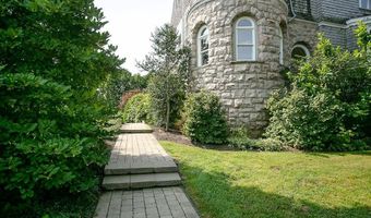 1 Seaview Ave 4, Newport, RI 02840