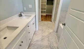 524 Seventh St, Bay St. Louis, MS 39520
