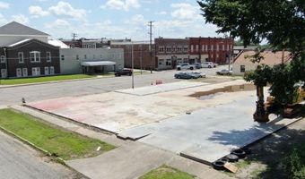 140 E 10th St, Baxter Springs, KS 66713