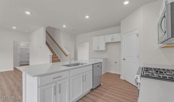 12 Dahlia Ct, Bayville, NJ 08721