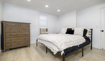 207 Hillcrest Rd, Bridgeport, CT 06606