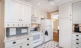 2403 Guenever Ct, Altoona, IA 50009
