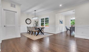 41 Avondale Ln, Aberdeen, NJ 07747