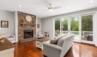 9 Hubbard Rd, Amherst, NH 03031