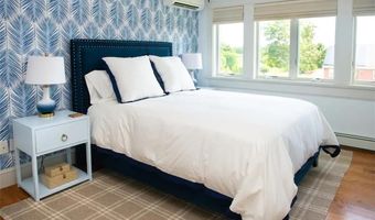 163 Morrison Ave, Middletown, RI 02842