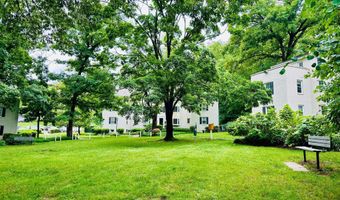 706 S ARLINGTON MILL Dr 18302, Arlington, VA 22204