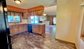 209 10th Ave NW, Bowman, ND 58623