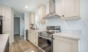 103 Bush Dr, Bonneau, SC 29431