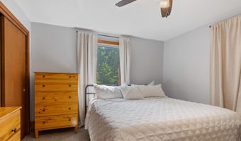 4 Cross Rd, Brookline, NH 03033