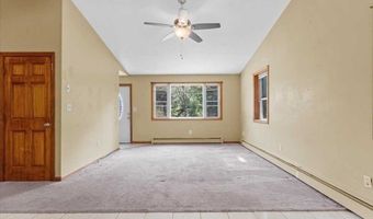 9 Iriquois Dr, Ashburnham, MA 01430