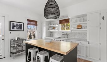 193 Coggeshall Ave, Newport, RI 02840