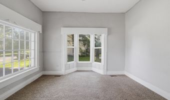 114 E College St, Aurora, MO 65605