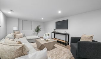 2777 Donna Dr, Columbus, OH 43220