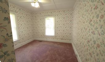 102 Wardlaw St, Abbeville, SC 29620