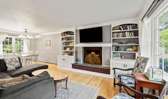 13 Provost Dr, Airmont, NY 10901