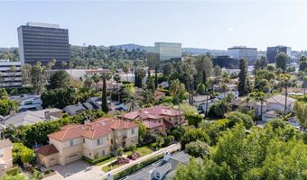 15850 Seville Ln, Encino, CA 91436
