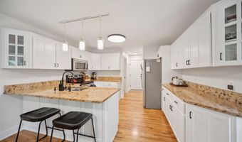 3016 Fox Hollow Cir, Des Moines, IA 50321