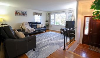 18 Meadowcrest Dr, Cumberland, RI 02864