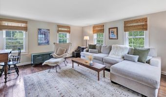 137 Rockwell Rd, Bethel, CT 06801