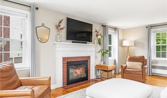 25 Marshall Way, East Providence, RI 02916