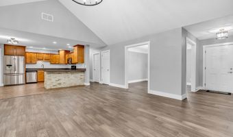 6686 Woodcrest Dr, Avon, IN 46123