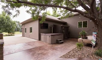 512 S Country Club Ave, Brandon, SD 57005